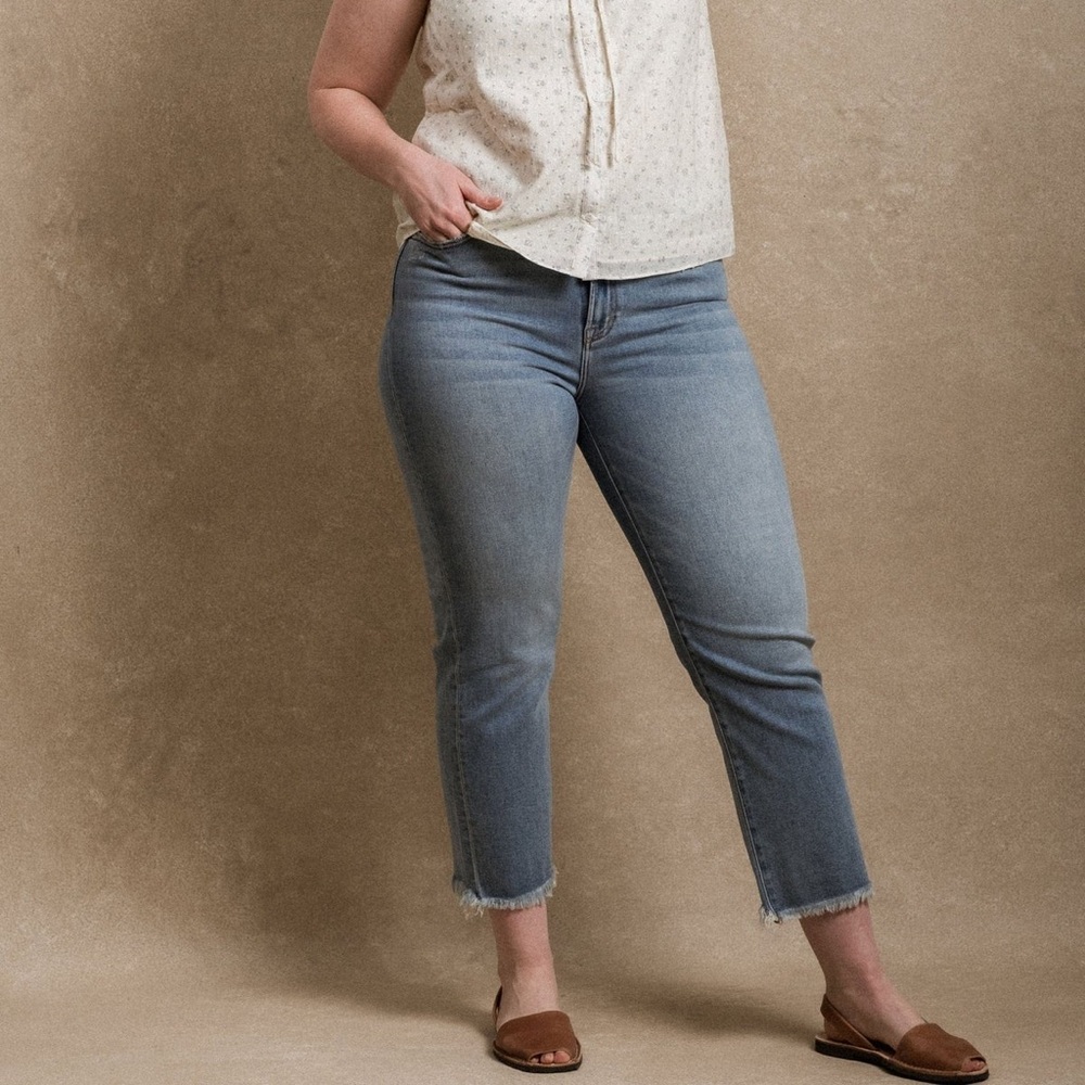 Neuflora Fairmont Classic Blue Jeans - Picture 2 of 6